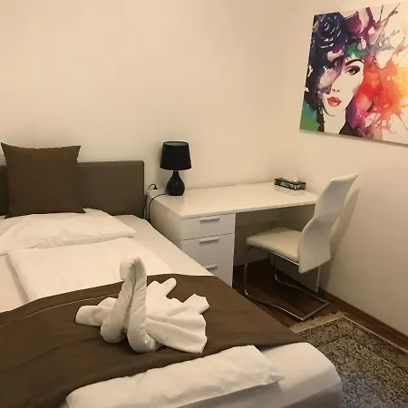 מלון Hotel-restaurant Zum Donaueck *
