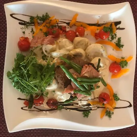 Hotel-restaurant Zum Donaueck ホテル