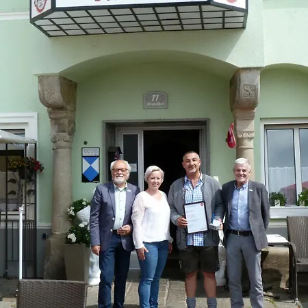 Отель Hotel-restaurant Zum Donaueck