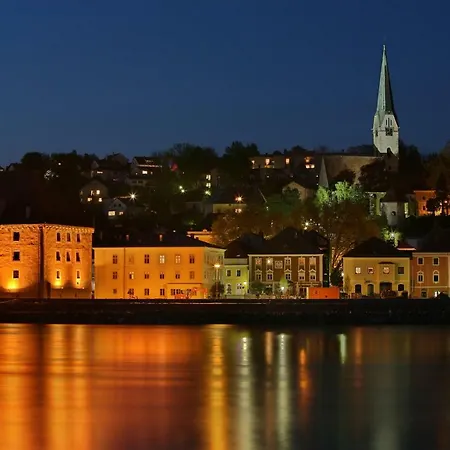 Отель Hotel-restaurant Zum Donaueck