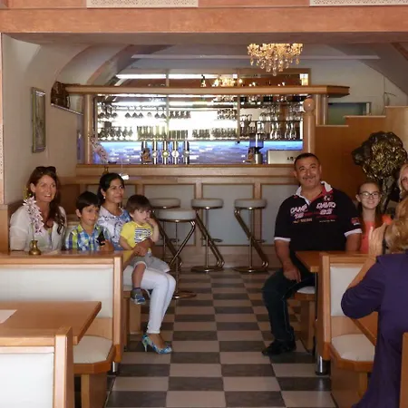 Hotel-restaurant Zum Donaueck Отель Маутхаузен