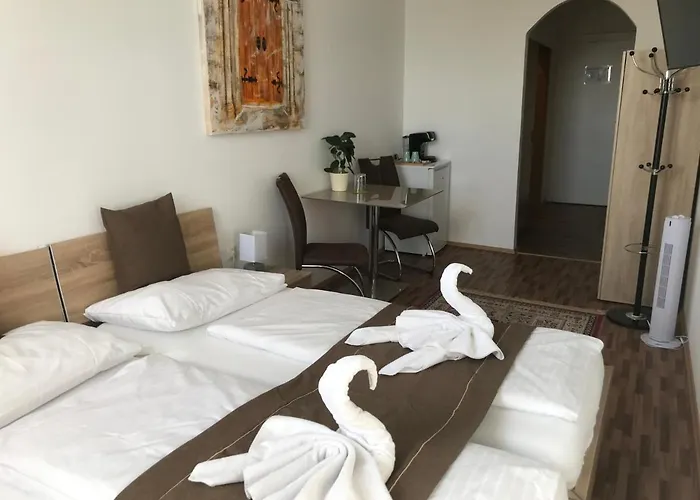 ホテル Hotel-restaurant Zum Donaueck