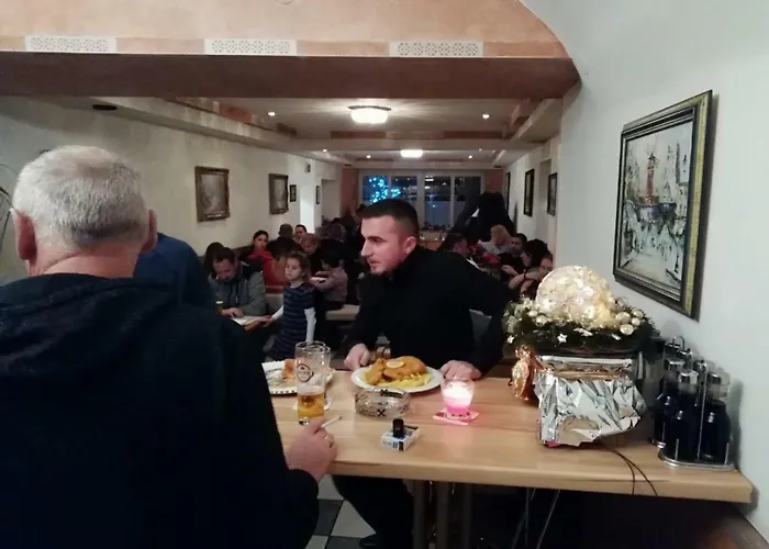 Hotel-restaurant Zum Donaueck ホテル マウトハウゼン