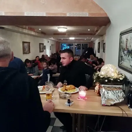 Hotel-restaurant Zum Donaueck فندق ماوتهاوزن